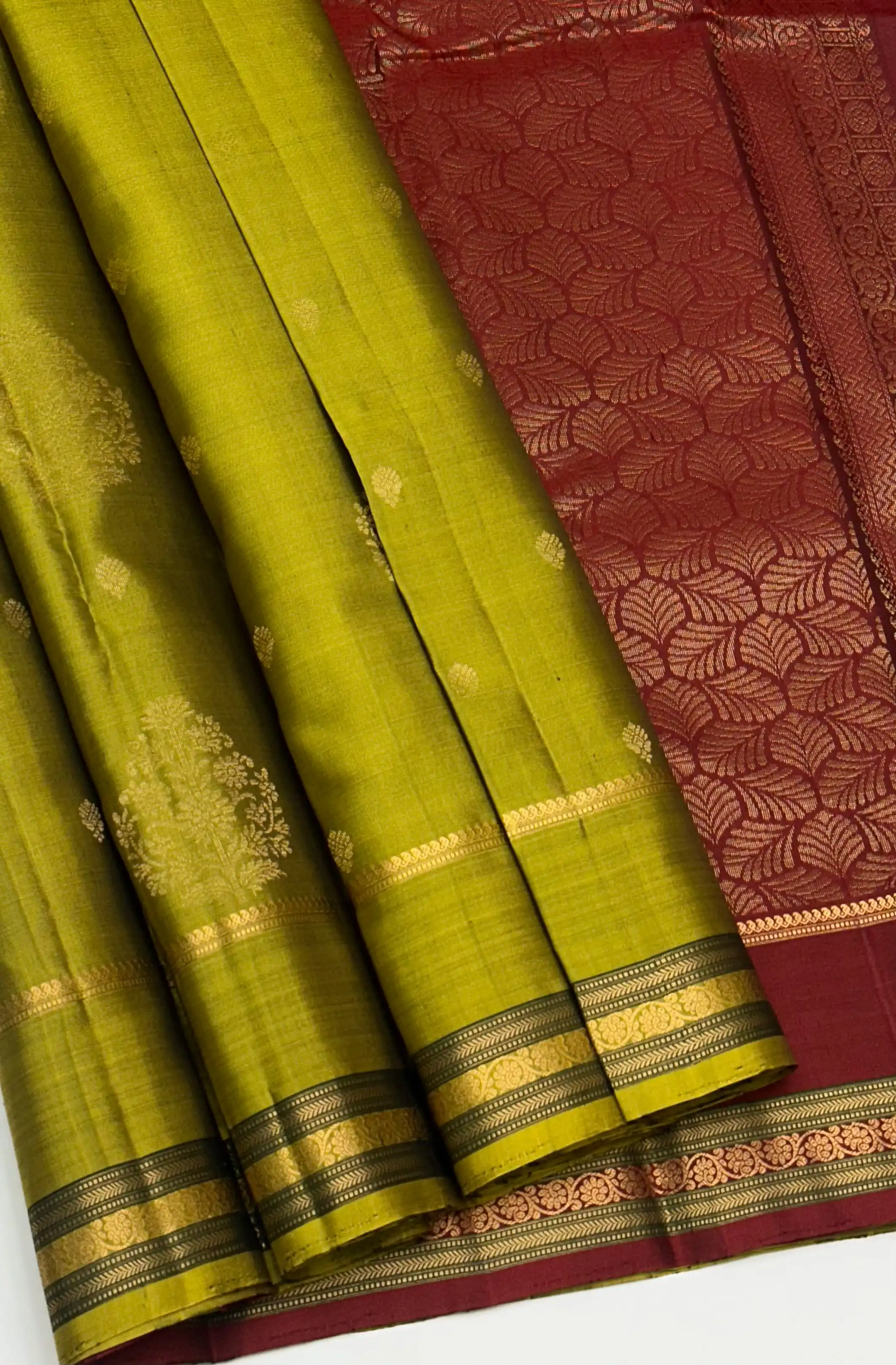 Vaira Butta Floral Pallu Kanchipuram Soft Silk Saree